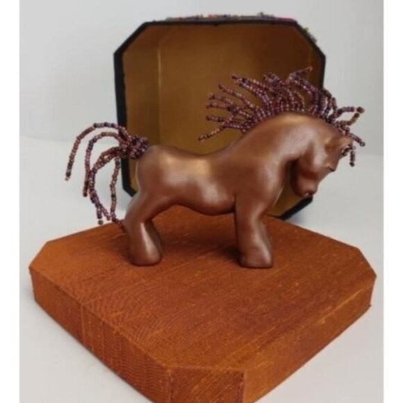 Handmade Crafted Sculptured Beaded Horse Box Keepsake Signed 2010 - Picture 5 of 6